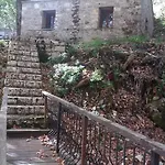Archontiko Velousi Konukevi 3*